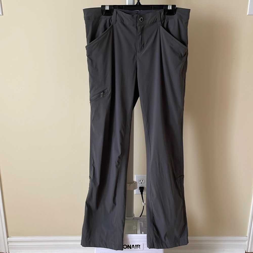 Patagonia women’s grey roll up pants, size US 8